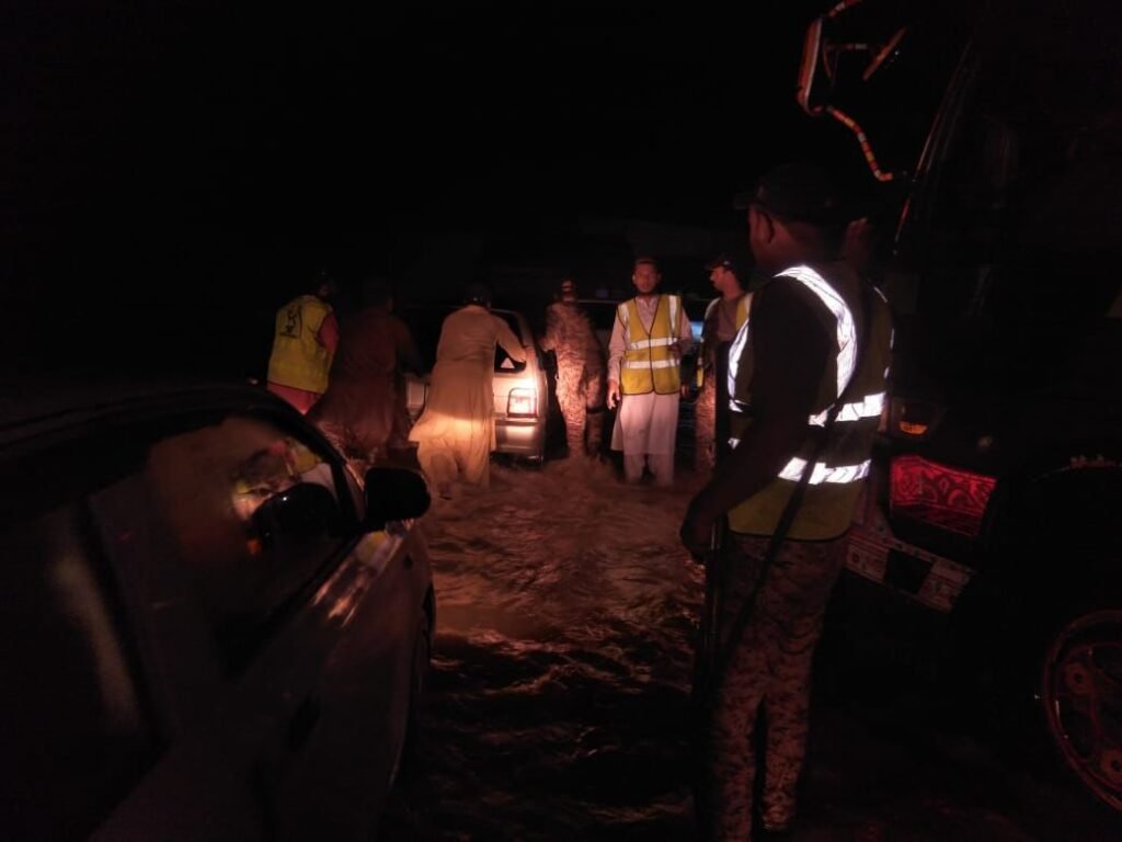 Pak Army, Rangers assist Karachi citizens as efforts continue to restore traffic