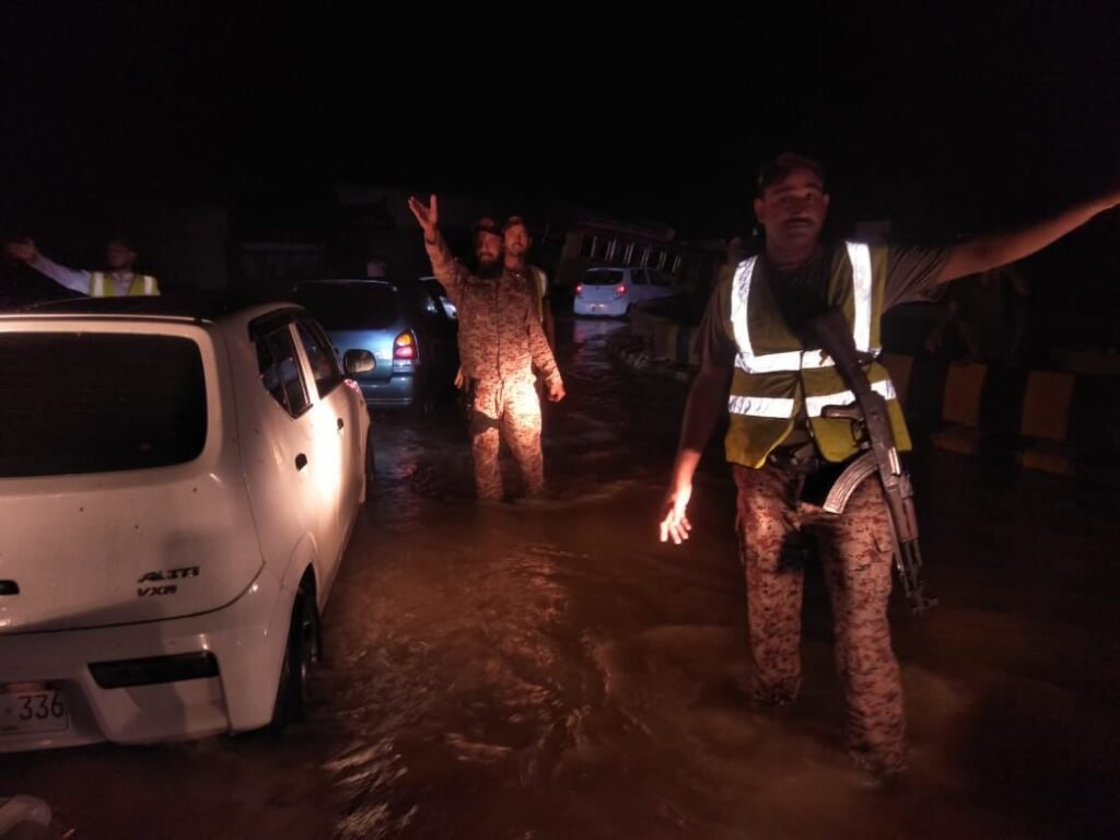 Pak Army, Rangers assist Karachi citizens as efforts continue to restore traffic