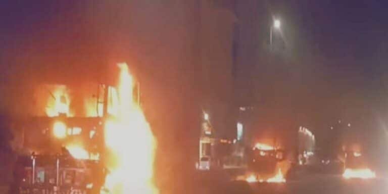 Karachi mob torches seven trucks after siblings killed in dumper crash