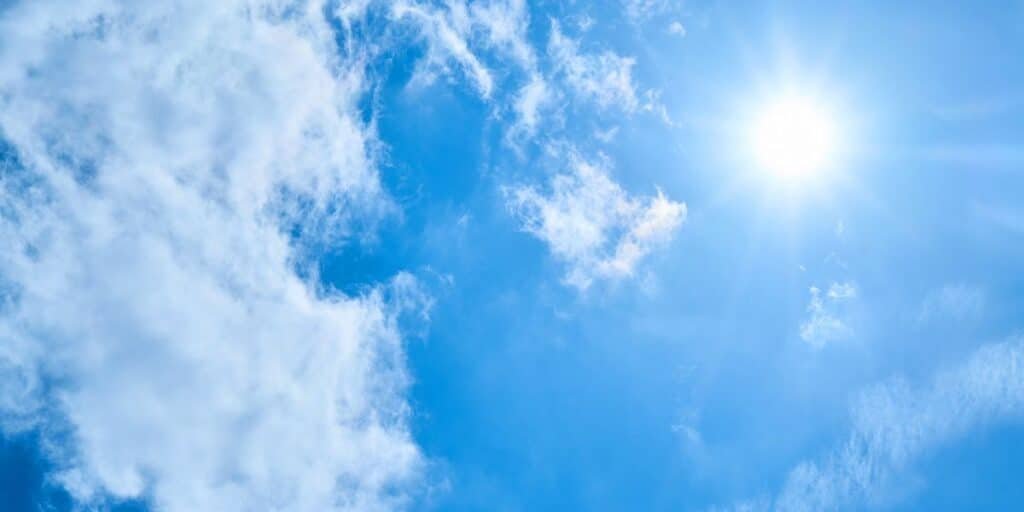 Pakistan weather update: hot, humid conditions to persist, scattered rains in upper regions