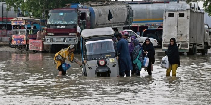 Karachi weather update: rain starts to pour again in flood struck city