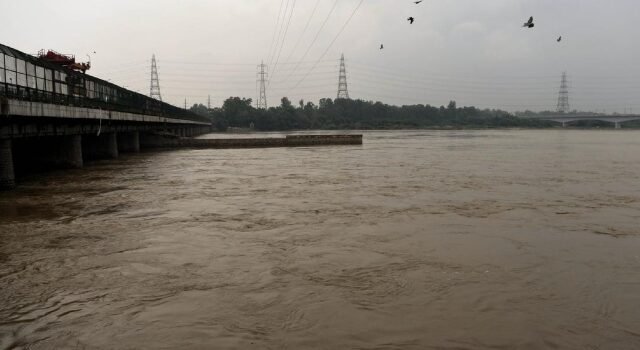 Yamuna water nears danger mark in Delhi