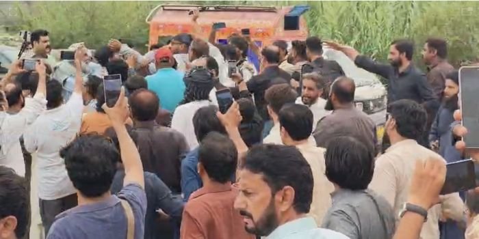 PTI workers attack journalists outside Adiala jail