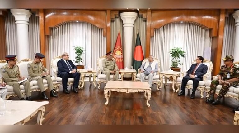Pakistan, Bangladesh pledge stronger defence ties
