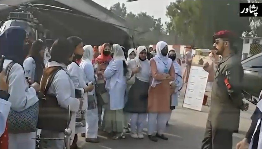 PU students honor Pakistan Army, pay tribute to martyrs