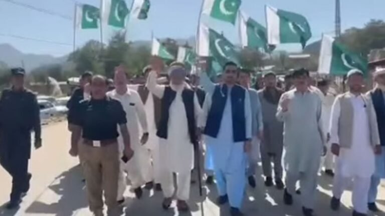 People of North and South Waziristan, Deer, Kohat and other areas express solidarity with Pakistan Army