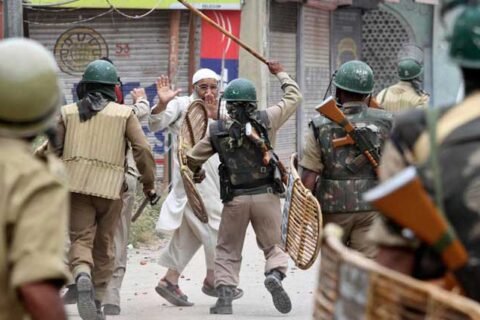 Indian Forces arrest 1,500 Kashmiris, including women and doctors