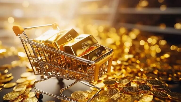 Gold prices surge sharply in global and local markets