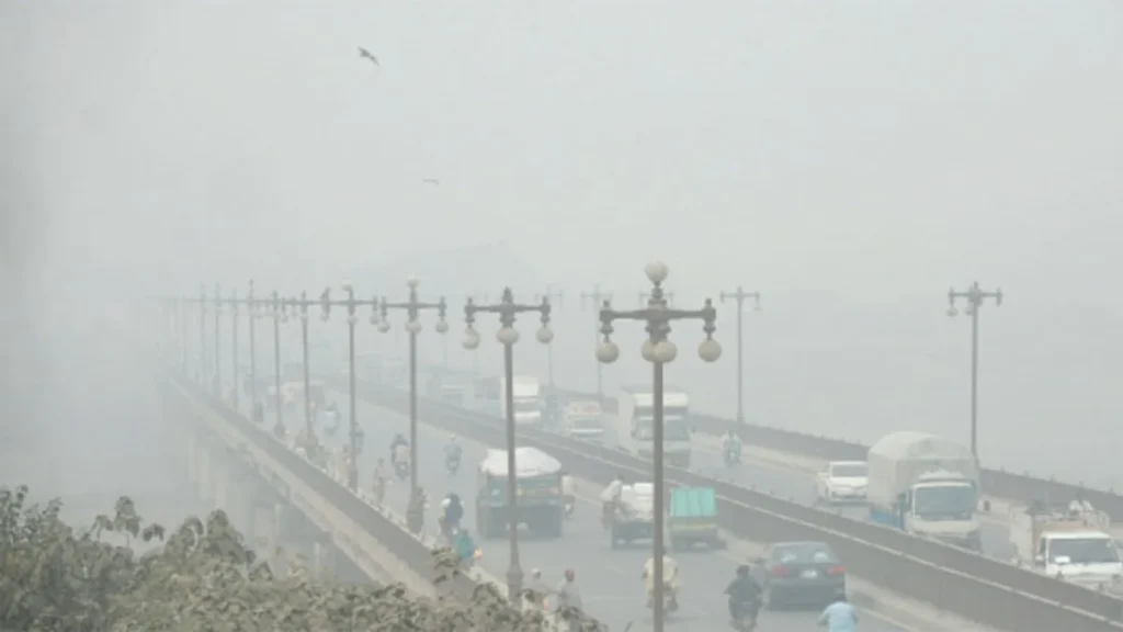Karachi, Lahore choke as air pollution reaches dangerous levels