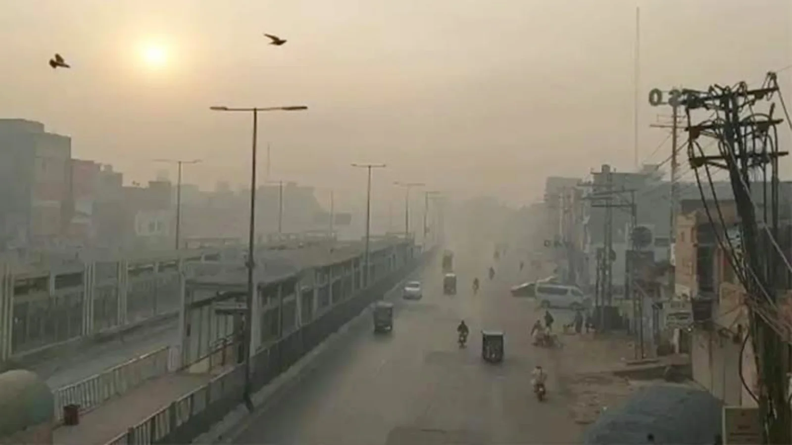 Severe smog continues to grip Lahore, several Punjab cities