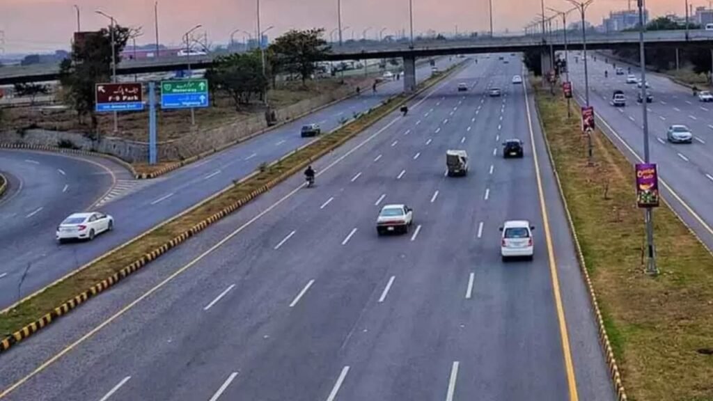 traffic diversions at Srinagar Highway