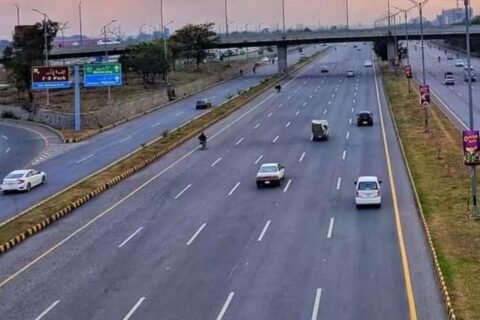 traffic diversions at Srinagar Highway