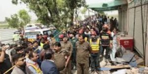 Rahim yar khan roof collapse during BISP distribution