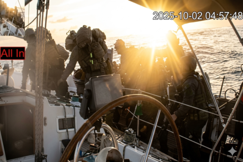 Israeli navy stops Gaza aid