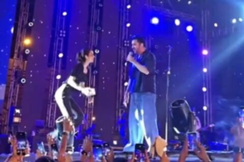 Atif Aslam fan climbs the stage