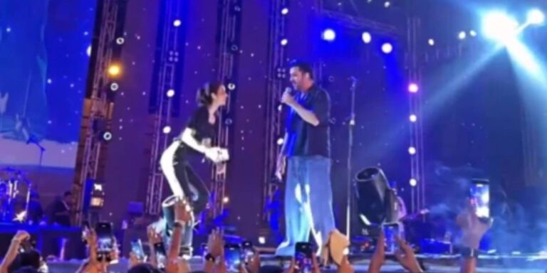 Atif Aslam fan climbs the stage