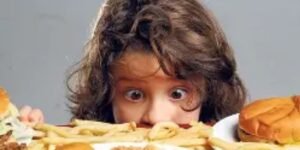 How can children be motivated to avoid junk food?
