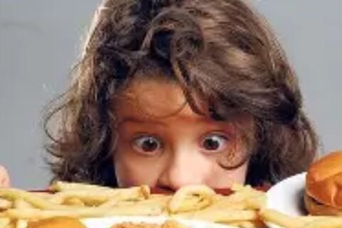 How can children be motivated to avoid junk food?