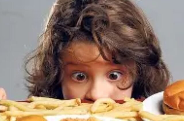 How can children be motivated to avoid junk food?