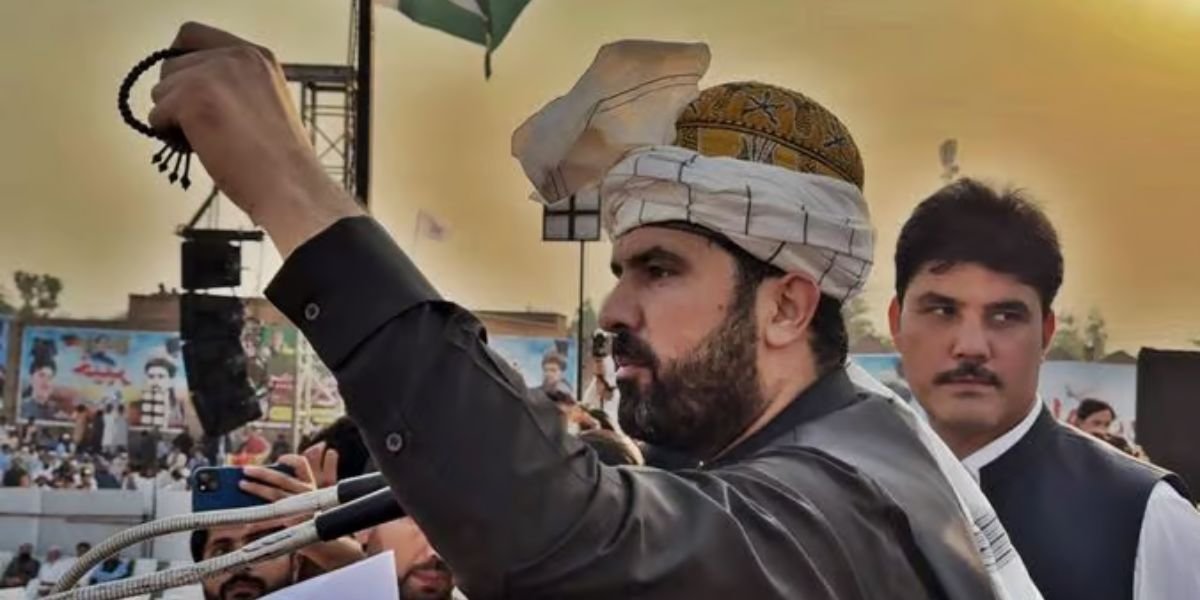 KP CM announces march to Islamabad