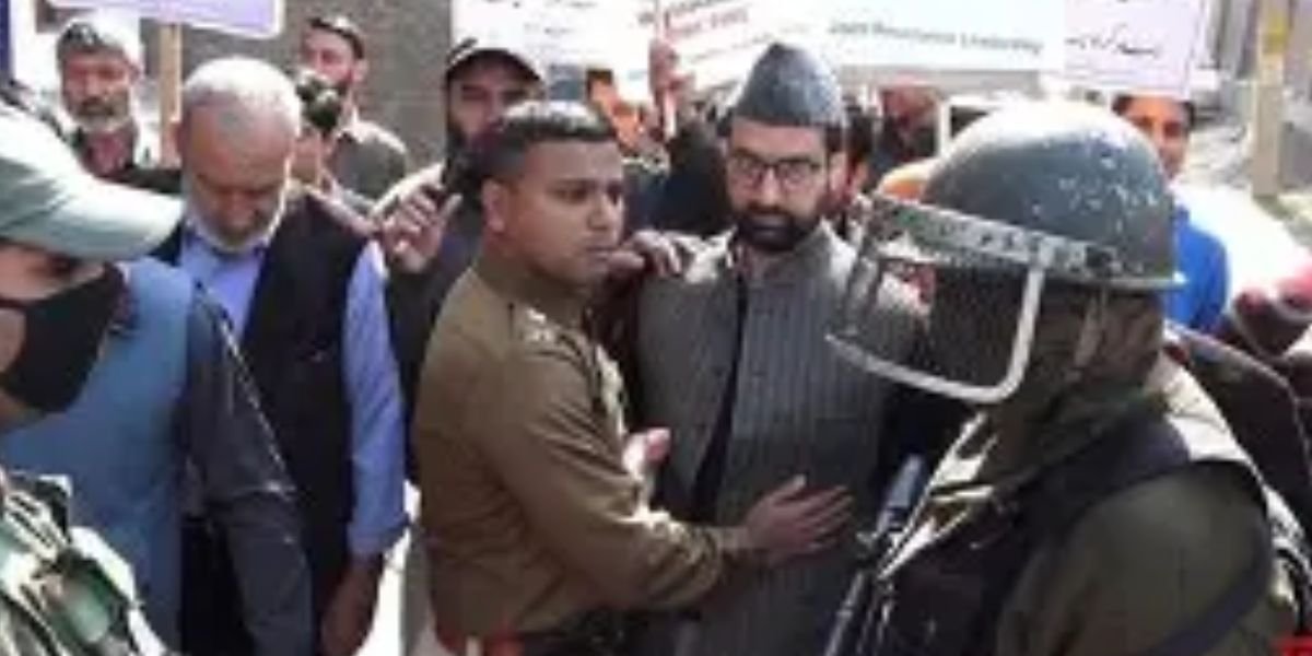 Mirwaiz placed under house arrest