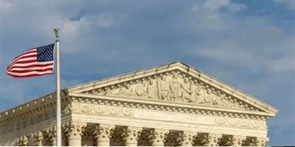 US court strikes down immigrant visa suspension