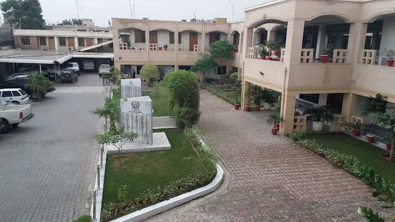 Peshawar civil secretariat shut early amid security concerns