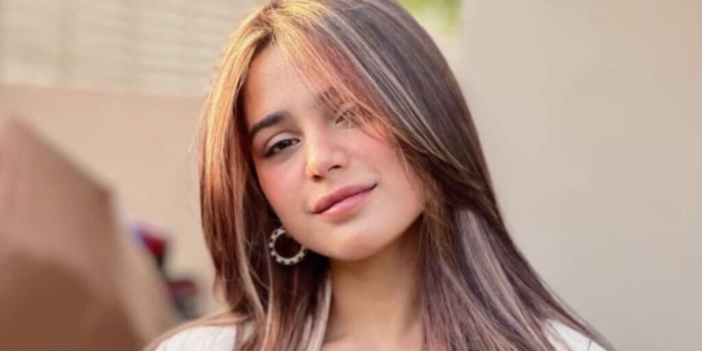 Why did Aima Baig write “single” on her Instagram status?