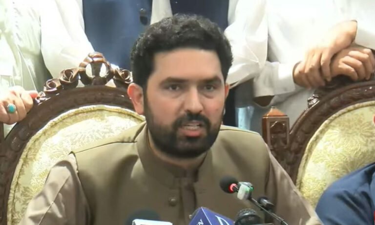 Islamabad long march will go ahead on September 27: KP CM