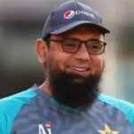 Saqlain Mushtaq shars a message about Shadab Khan