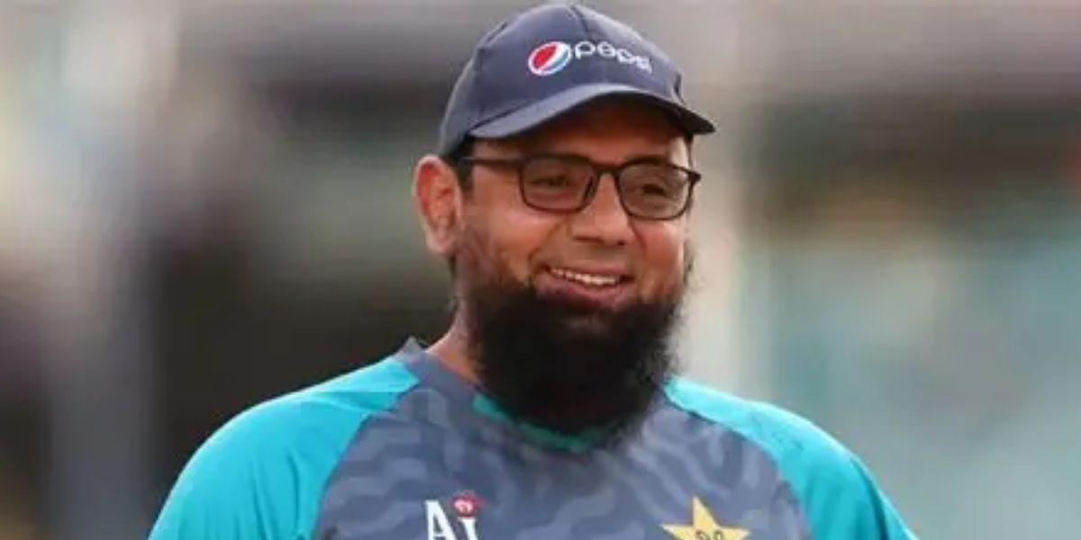Saqlain Mushtaq shars a message about Shadab Khan