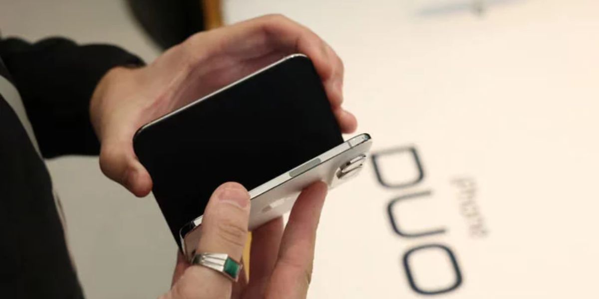 Why Are Foldable iPhone Screens Cracking?