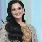 Pakistani actress Aiman Khan stuns fans with new look